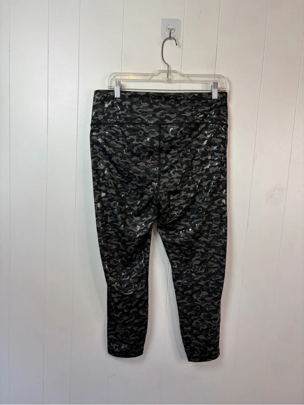 GapFit Women's Size Large Camo Foil 7/8 Leggings High Rise Athleisure Gym Yoga - Picture 4 of 7